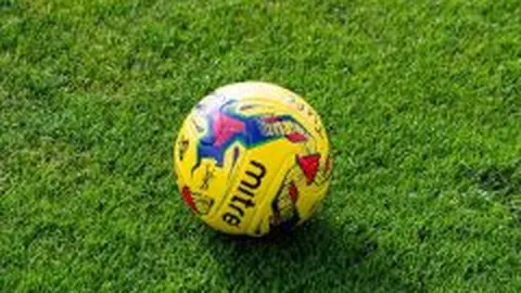 重温旧谊！博格巴与萨内欧冠重逢，赛后温馨互动传佳话