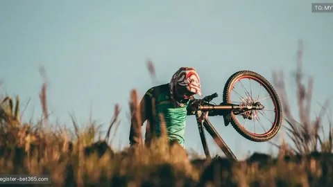 詹姆斯关键盖帽助力湖人逆转夺冠！西部第二球队败北