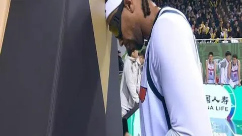 瓜帅谈罗德里红牌：期望他汲取教训，需学会情绪管理。